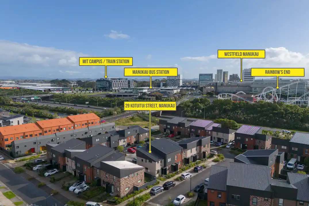 An overview of the development with pointers to notable landmarks close by.