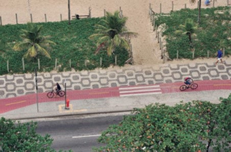 Changes in materials and colour used to clearly differentiate cycle and pedestrian routes from the carriageway