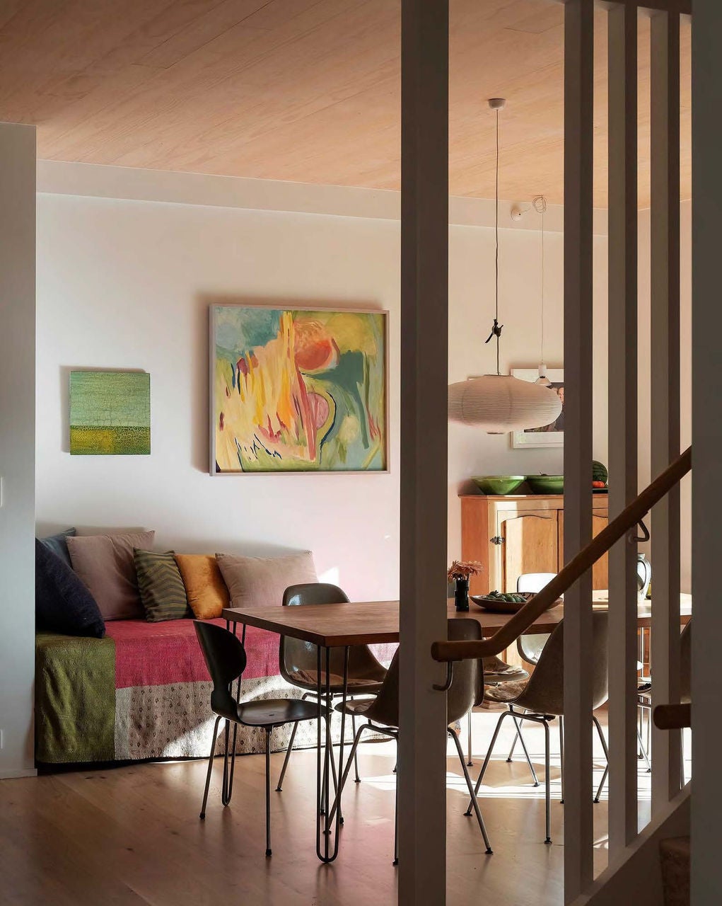 A cosy but midern interior with natural finishes and art on the walls. 