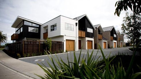 The dwellings have been designed with the rear of the units, including car access and garages facing a rear access lane. Main living spaces and dwelling fronts enjoy views and sun. Image credit: Dean Purcell for NZ Herald.